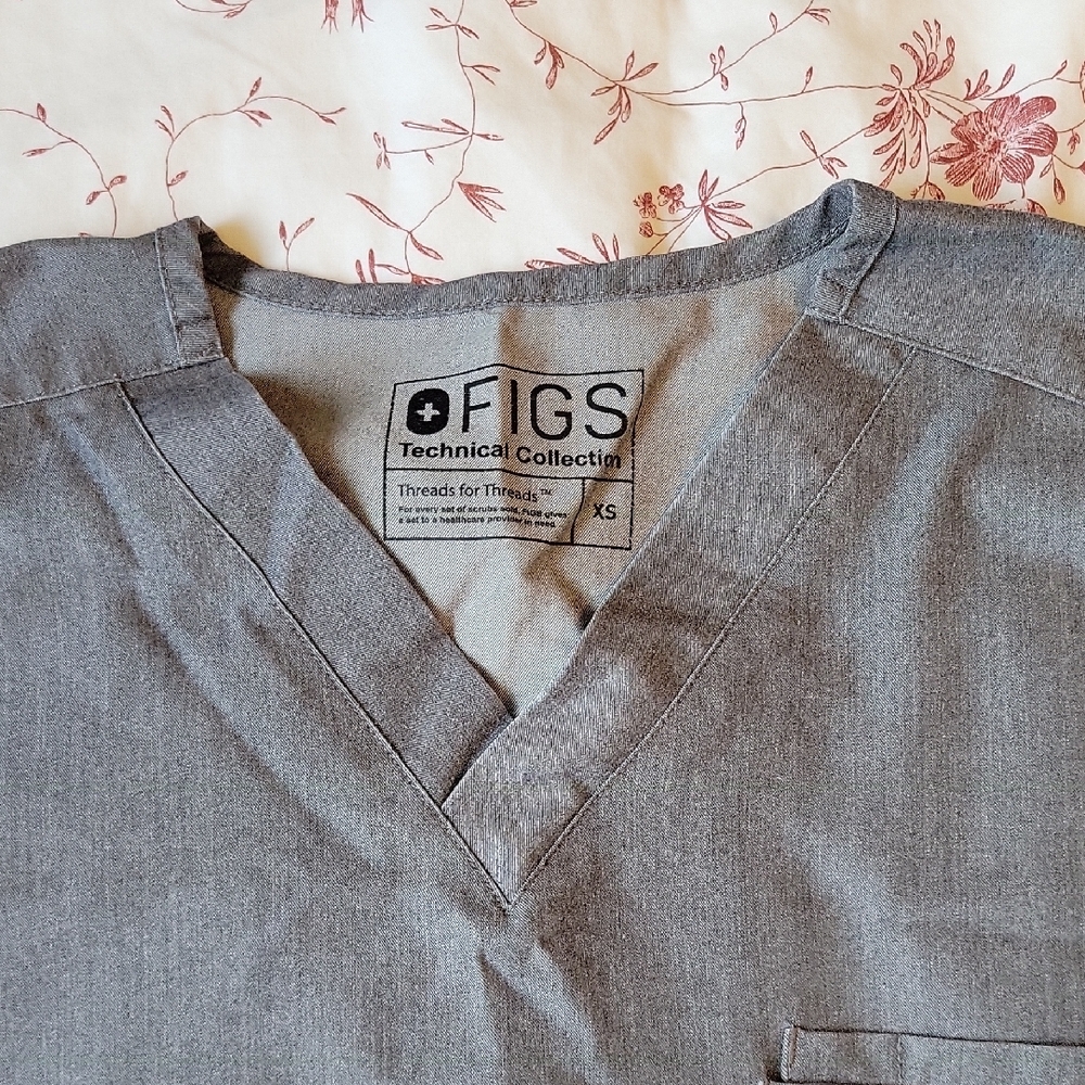 Figs Graphite Scrub Top - Picture 2 of 2